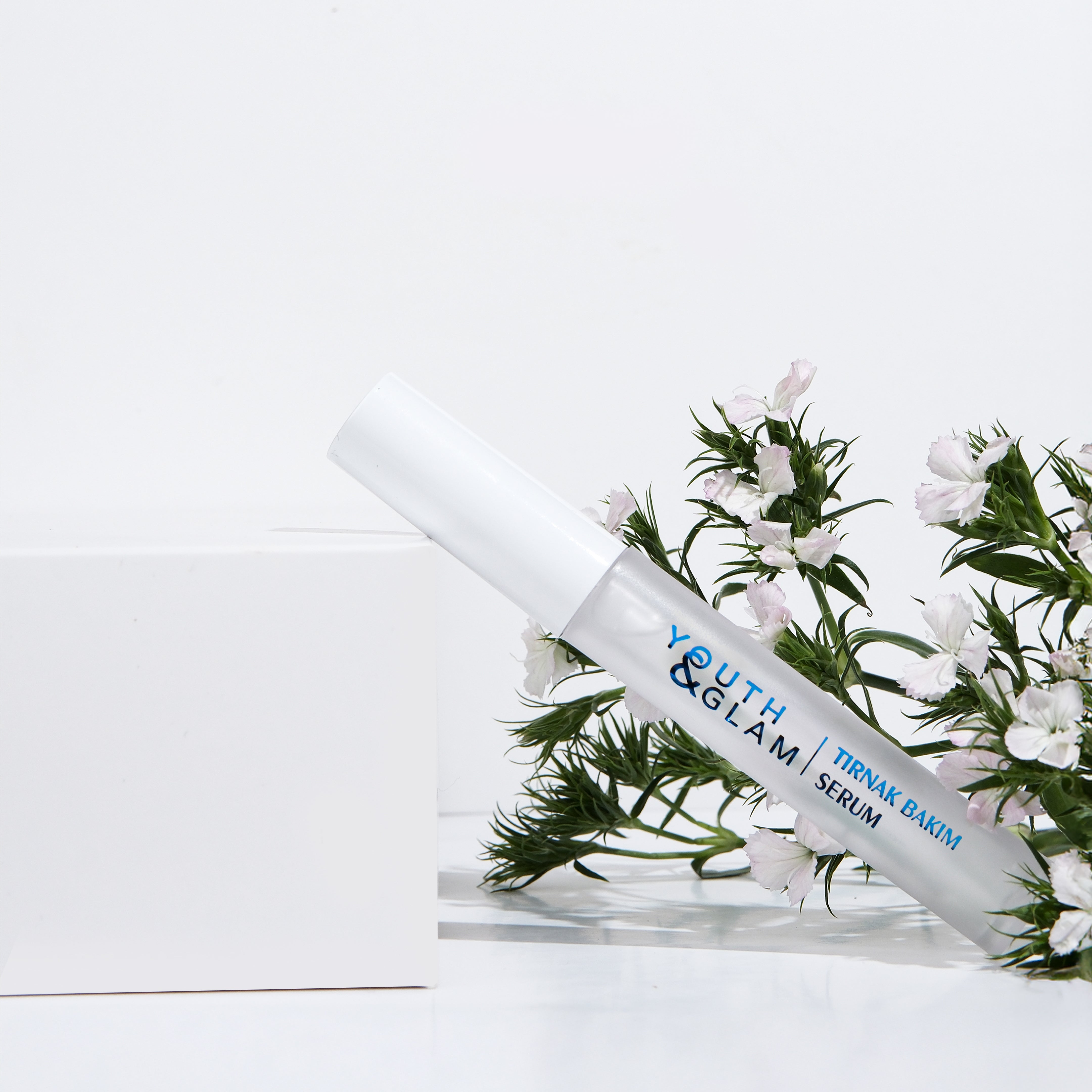 TIRNAK BESLEYİCİ VE GÜÇLENDİRİCİ SERUM